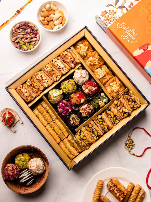 Regalia Gift Box With Indian Sweets